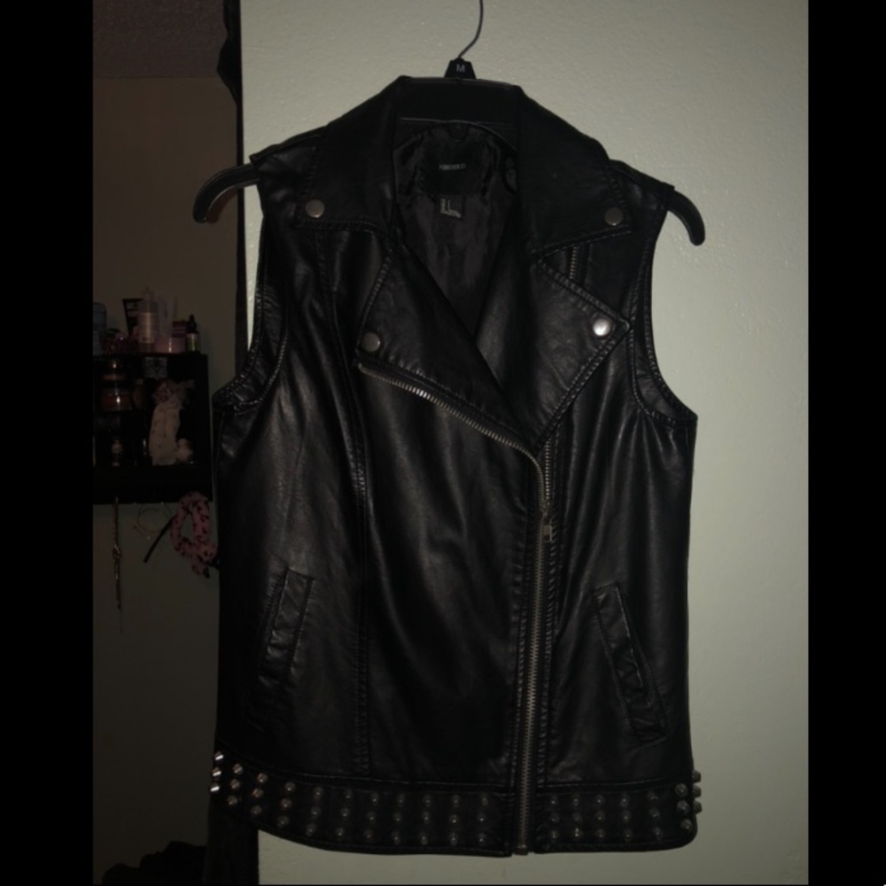 FOREVER 21 vest